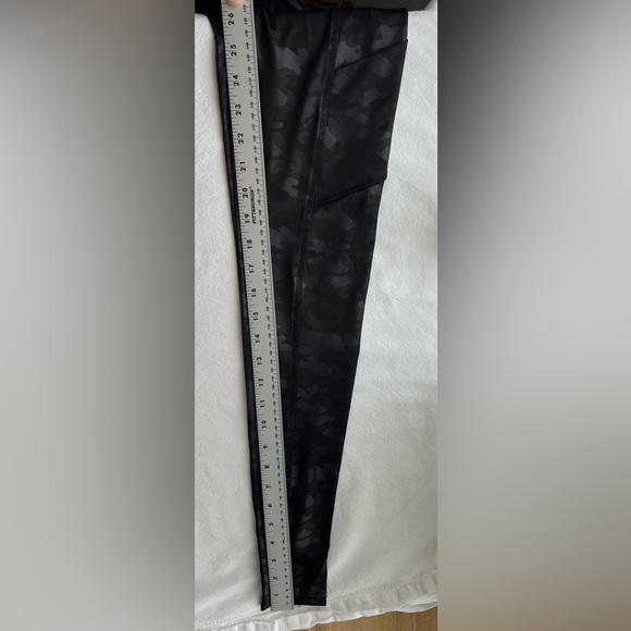 Spanx Women's Faux Leather Camo-Print High-Waisted Leggings Black NWOT - Picture 7 of 8